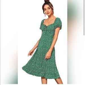 Green floral sweetheart midi dress. Size S.